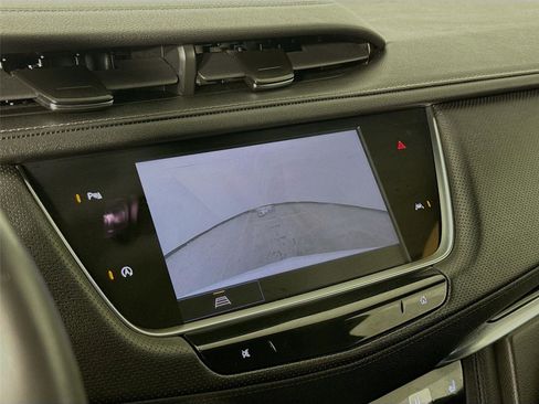 Used 2023 Cadillac XT6 Luxury image 14
