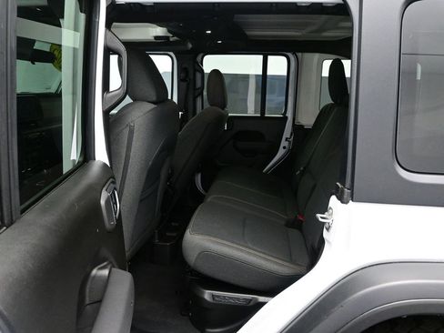 Used 2025 Jeep Wrangler Willys image 12