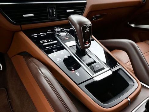 Used 2023 Porsche Cayenne Turbo image 10