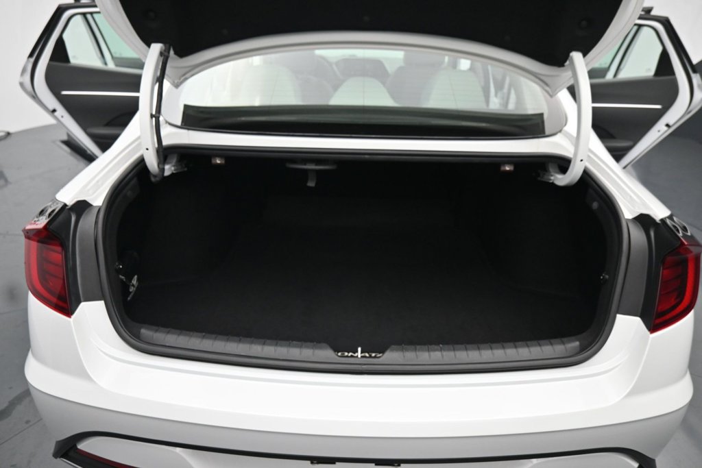 Used 2022 Hyundai Sonata SE w/ Cargo Package FWD image 13