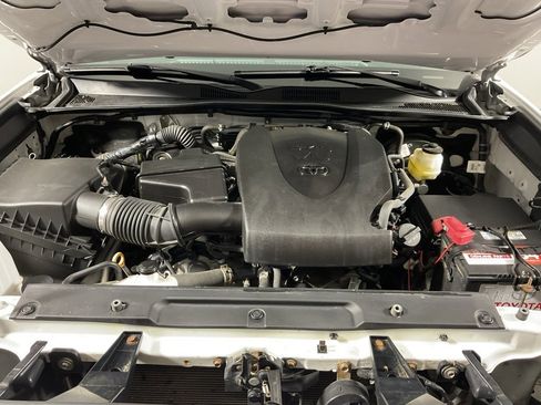 Used 2020 Toyota Tacoma TRD Sport image 8