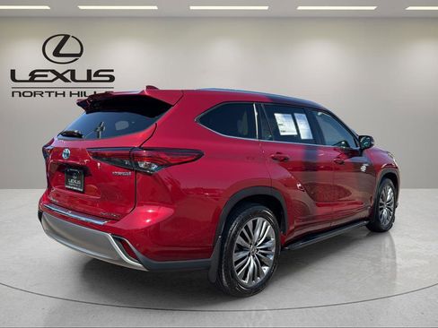 Used 2021 Toyota Highlander Platinum image 6