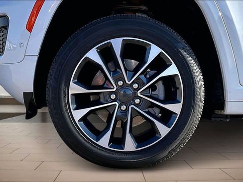 Used 2023 Jeep Grand Cherokee Overland w/ Advanced Protech Group III image 9