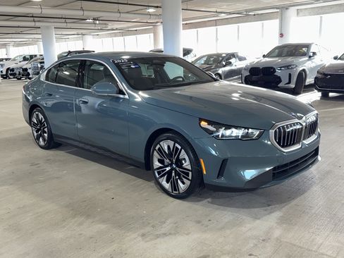 Certified 2025 BMW 530i 530i image 1