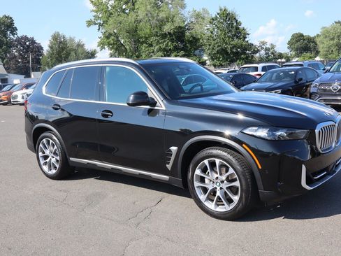 Used 2024 BMW X5 xDrive40i AWD/4WD image 3