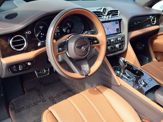 Used 2023 Bentley Bentayga Extended Wheelbase video 4