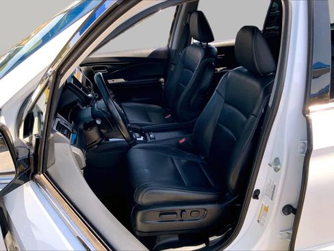 Used 2021 Honda Pilot Touring image 8
