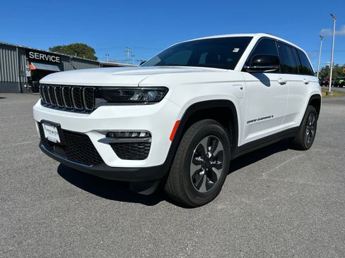 Used 2023 Jeep Grand Cherokee 4WD 4xe image 12