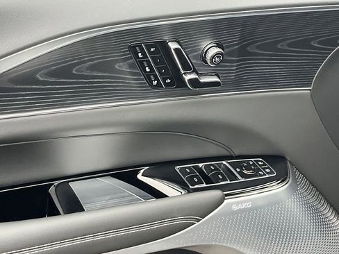 Used 2026 Cadillac Lyriq Premium Luxury image 15