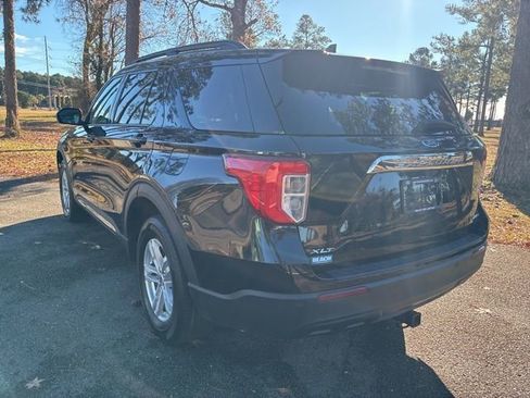 Used 2023 Ford Explorer XLT image 5