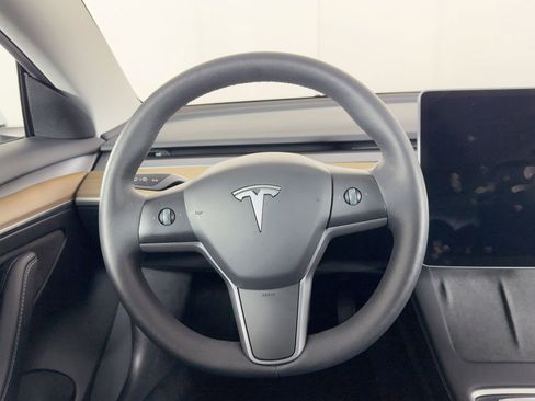 Used 2023 Tesla Model 3 Standard Range image 25