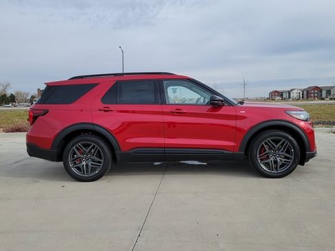 New 2026 Ford Explorer ST-Line w/ ST-Line Street Pack image 2