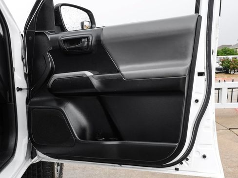 Used 2018 Toyota Tacoma SR5 RWD image 42