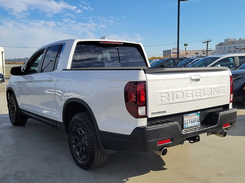 Used 2025 Honda Ridgeline RTL+ image 2