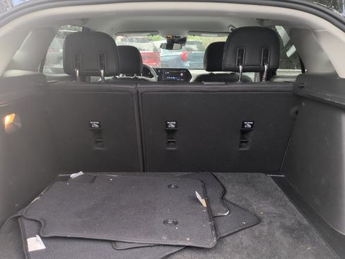 Used 2025 Chevrolet Trax LT FWD image 37