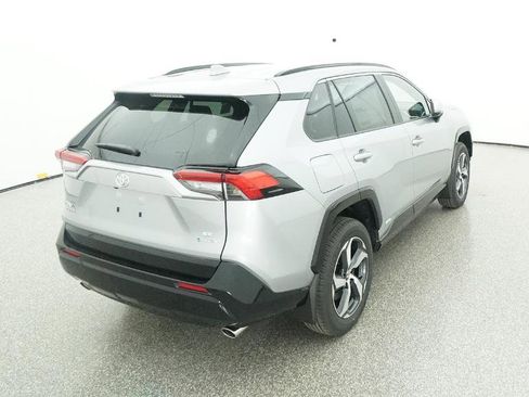 New 2025 Toyota RAV4 SE image 19