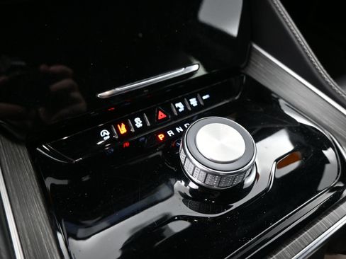 Used 2024 Jeep Wagoneer L Series II image 14