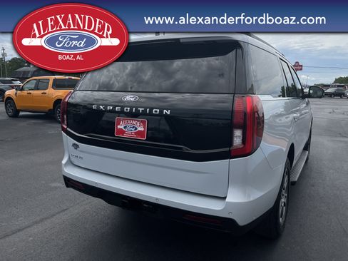Used 2025 Ford Expedition Active AWD/4WD image 7