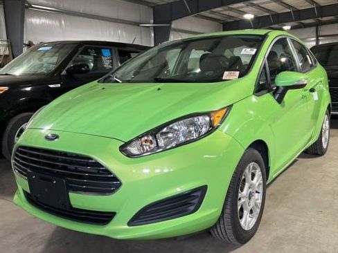 Used 2015 Ford Fiesta SE image 1
