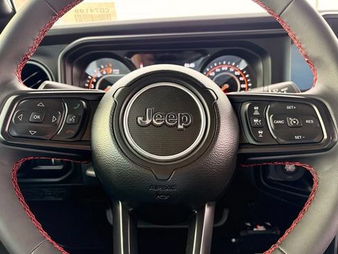 Used 2024 Jeep Gladiator Rubicon AWD/4WD image 14