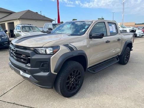 Certified 2024 Chevrolet Colorado Trail Boss w/ Technology Package AWD/4WD image 8