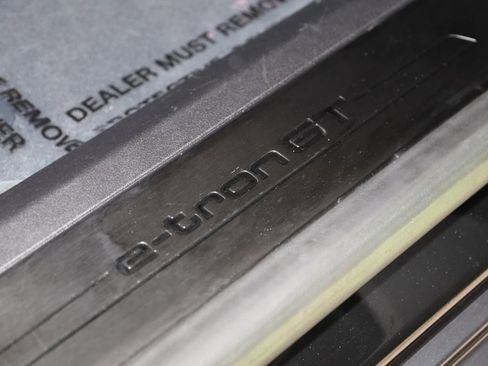 Used 2023 Audi e-tron GT Premium Plus image 15