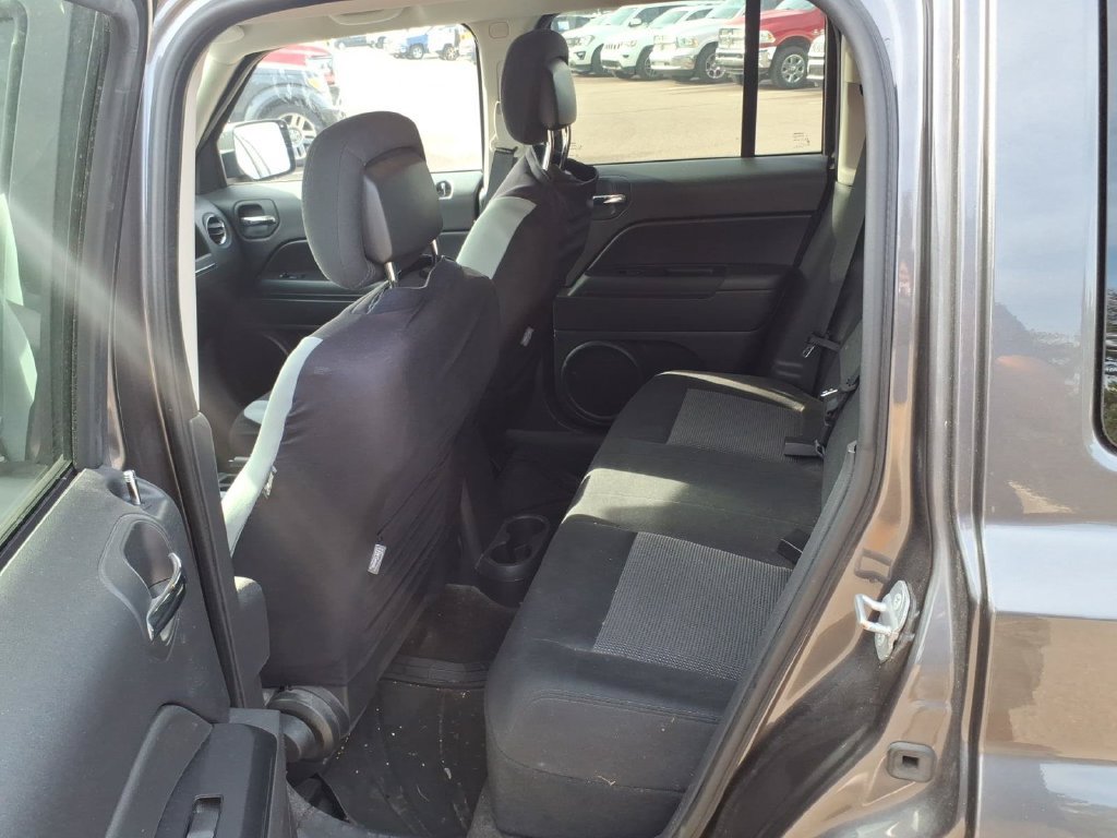 Used 2014 Jeep Patriot Latitude AWD/4WD image 9