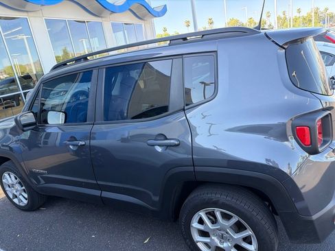 Used 2023 Jeep Renegade Latitude w/ Sun/Sound Group AWD/4WD image 3