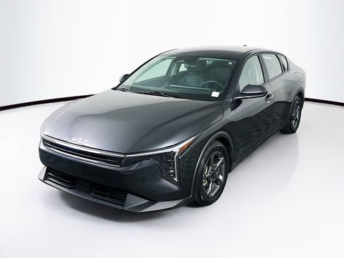 Used 2025 Kia K4 LXS image 3