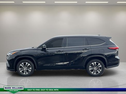 Used 2021 Toyota Highlander XLE AWD/4WD image 4