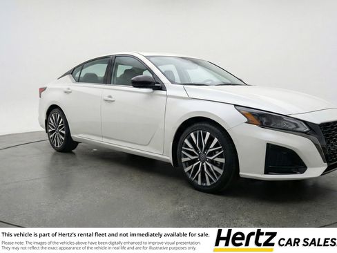 Used 2025 Nissan Altima 2.5 SV image 1