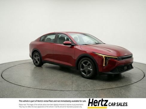 Used 2025 Kia K4 LXS image 1