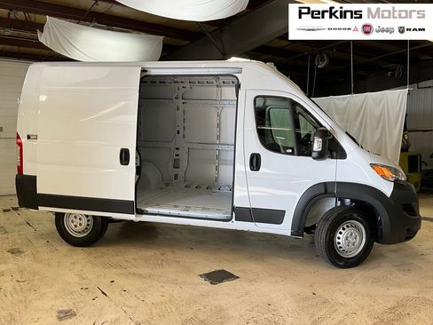 New 2026 RAM ProMaster 2500 w/ Convenience Group image 1