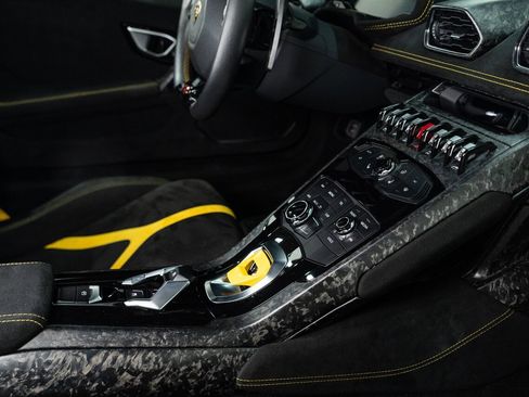 Used 2019 Lamborghini Huracan Performante AWD/4WD image 77
