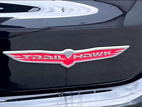 Used 2024 Jeep Compass Trailhawk image 7