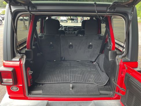 Used 2019 Jeep Wrangler Unlimited Sport AWD/4WD image 32
