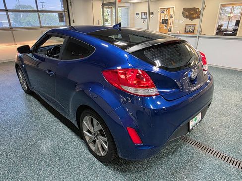Used 2016 Hyundai Veloster image 9