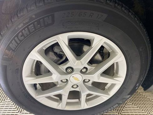 Used 2023 Chevrolet Equinox LT FWD image 22