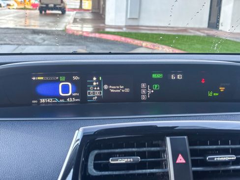 Used 2016 Toyota Prius Four Touring image 27