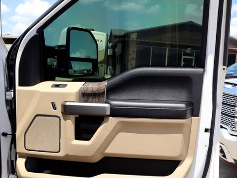 Used 2017 Ford F350 Lariat w/ Lariat Ultimate Package image 12