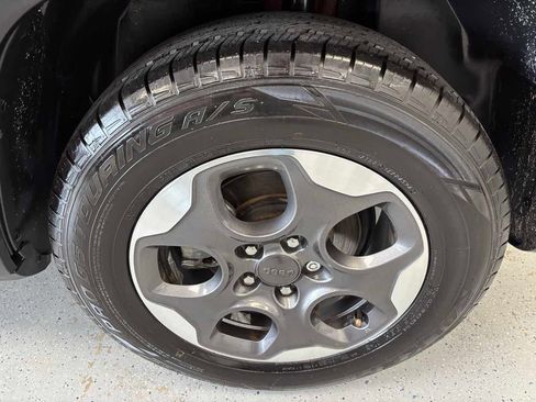 Used 2016 Jeep Renegade Sport w/ Power & Air Group image 25