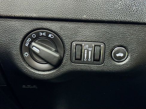 Used 2022 Dodge Charger SXT image 11