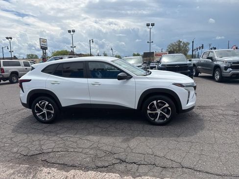 Used 2024 Chevrolet Trax RS w/ Driver Confidence Package FWD image 6
