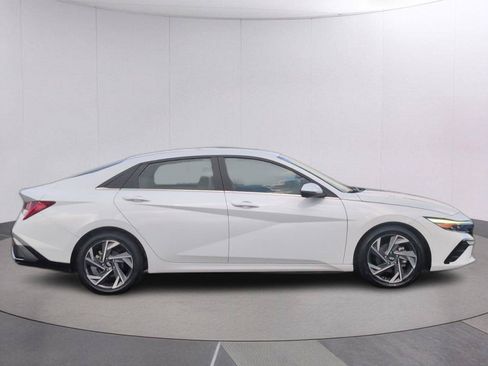 Used 2024 Hyundai Elantra Limited FWD image 8