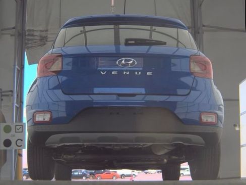 Certified 2025 Hyundai Venue Limited FWD image 7