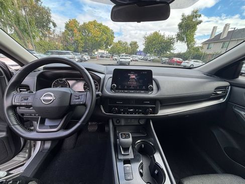 Used 2025 Nissan Rogue SV AWD/4WD image 30