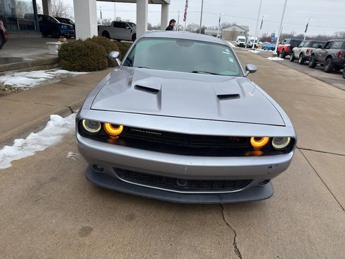 Used 2016 Dodge Challenger R/T Scat Pack w/ Leather Interior Group image 2