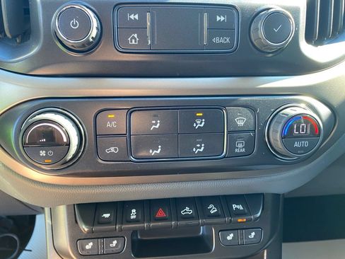 Used 2022 Chevrolet Colorado Z71 AWD/4WD image 23