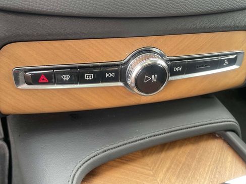 Used 2023 Volvo XC90 B6 Plus image 28
