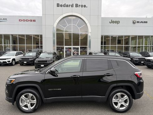 Certified 2023 Jeep Compass Latitude w/ Convenience Group AWD/4WD image 2